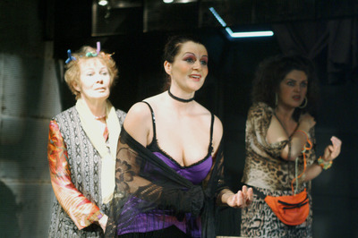 Gelkai Eszter,  Komáromi Anett, Kovács Edit|Ilovszky Béla