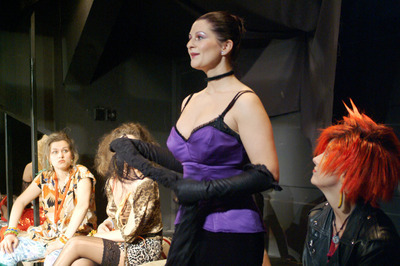 Libor Laura, Komáromi Anett, Kara Tünde|Ilovszky Béla